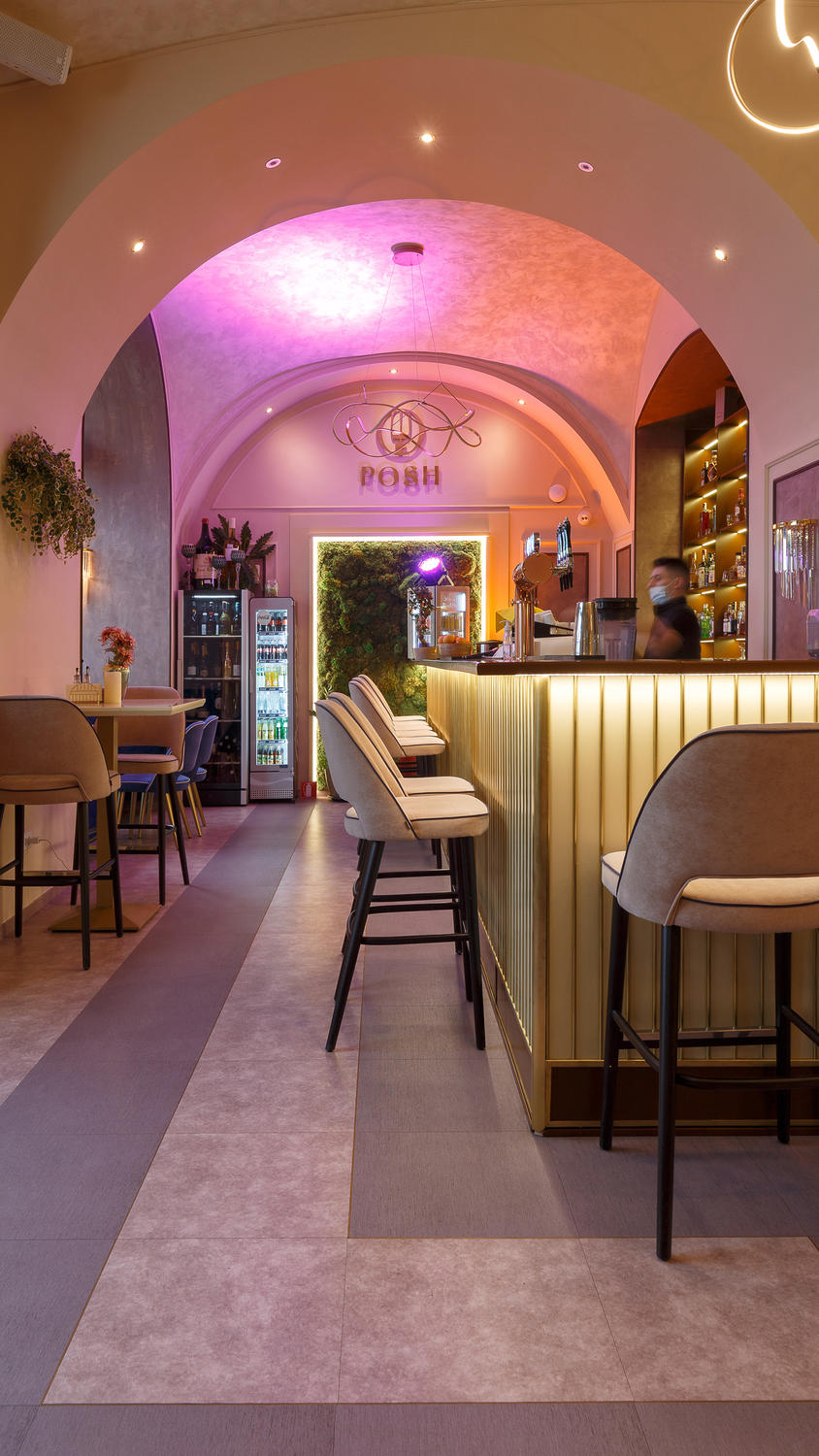 Pardoseala Tarkett LVT a completat designul desavarsit al restaurantului Posh, Timisoara