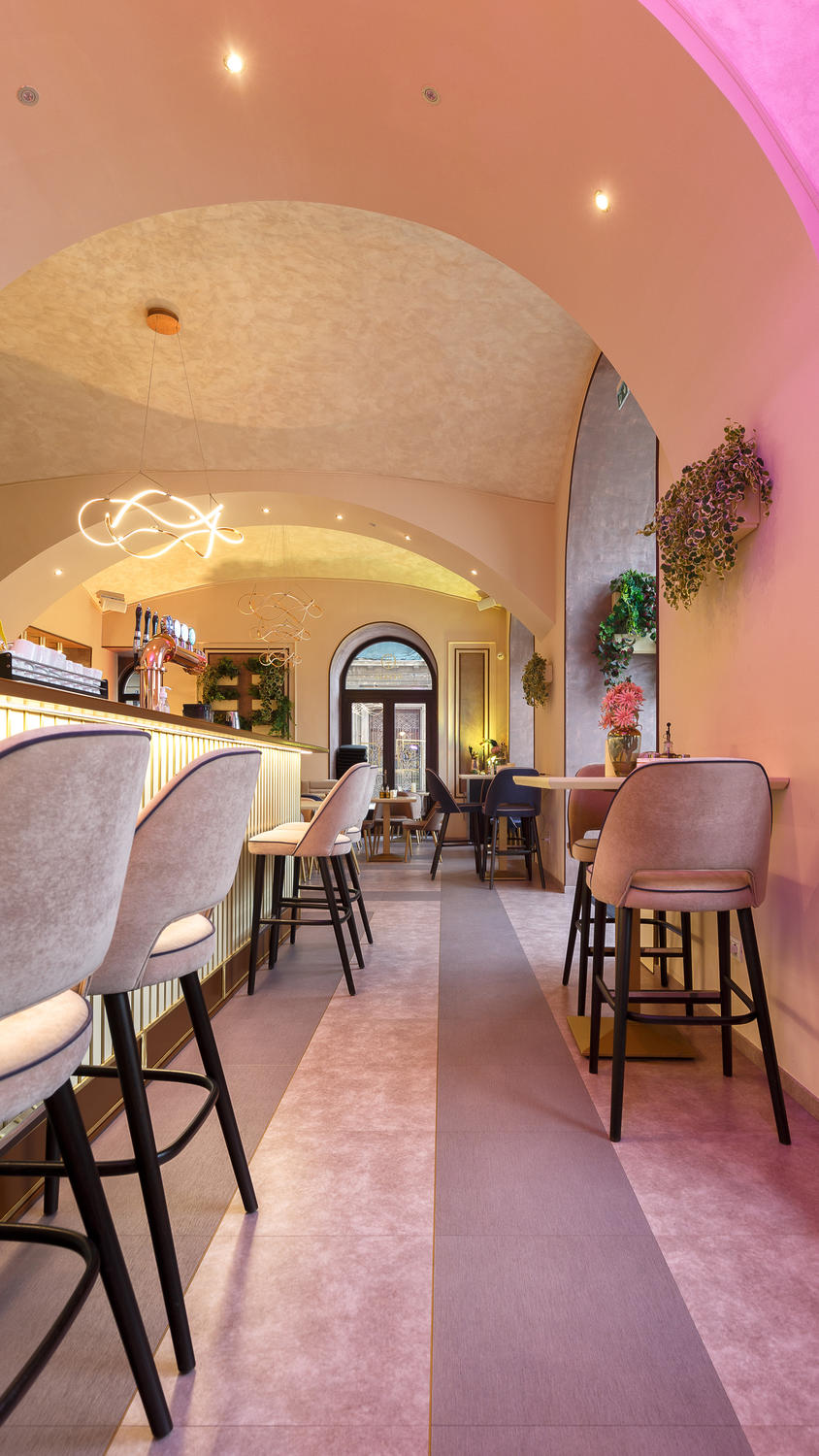 Pardoseala Tarkett LVT a completat designul desavarsit al restaurantului Posh, Timisoara