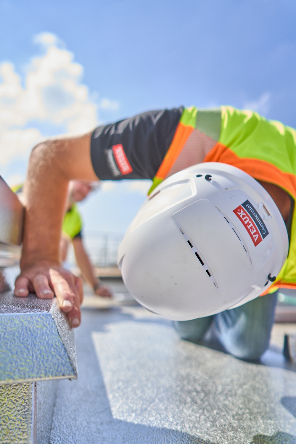 VELUX Commercial ofera servicii complete de service pentru actualizarea sistemului de evacuare a fumului si a caldurii la Karlsruhe Trade Fair Centre