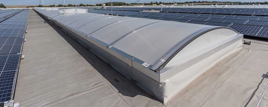 Studiu de caz VELUX Commercial: Noua hala de productie utilaje agricole HORSCH din Ronneburg, Germania