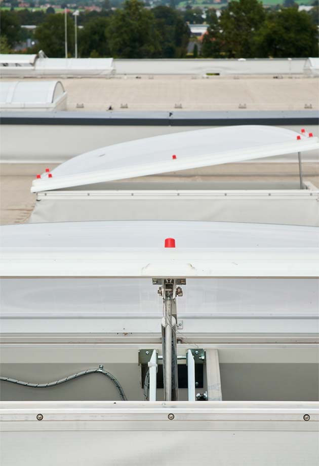 Luminatoare continue si cupole luminatoare multifunctionale VELUX Commercial