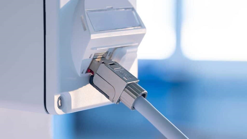 Conector R&M FM45 EL Cat. 6A - posibilitati compacte