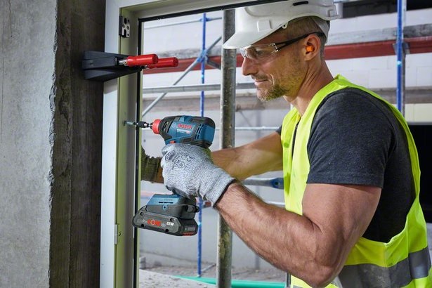 Masina de gaurit si insurubat Bosch GDX 18V-200 C, cu acumulator