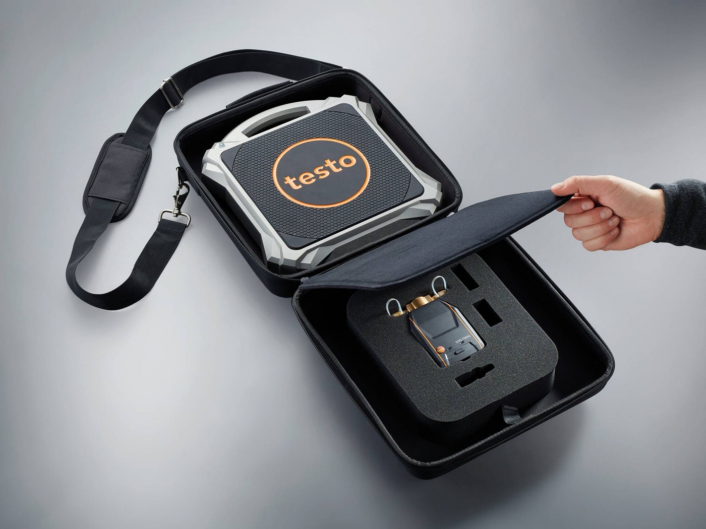 Cantar digital pentru agent frigorific si supapa inteligenta cu Bluetooth® testo 560i set