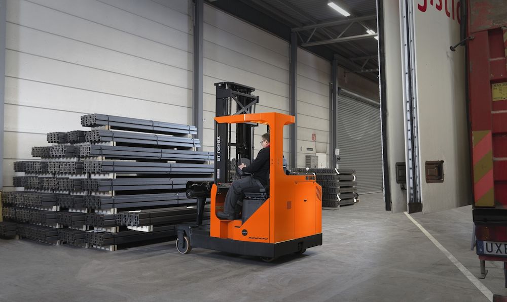 Electrostivuitoare Toyota cu catarg retractabil BT Reflex 