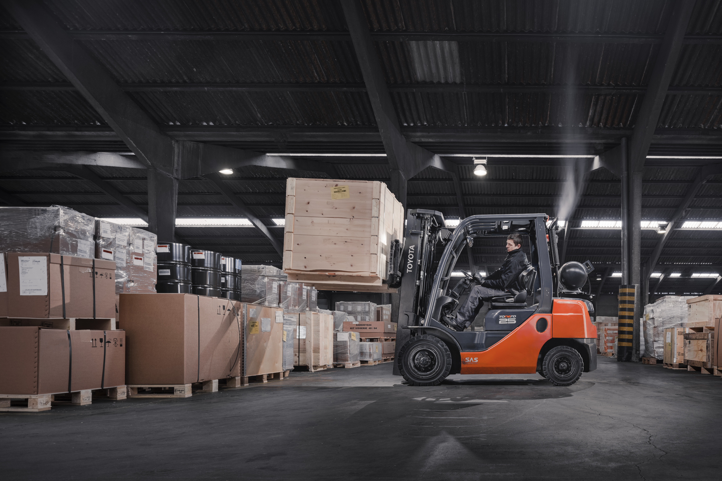 Motostivuitor Toyota Tonero HST cu capacitate de ridicare de 1,5 - 3,5 t