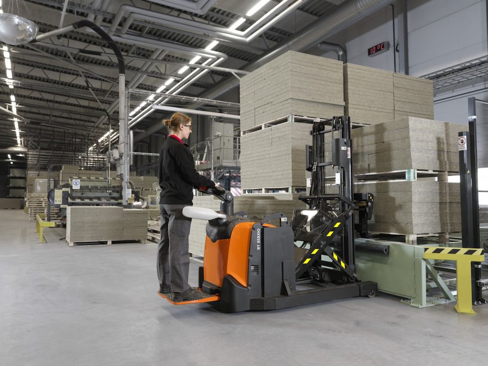 Transpalete electrice BT Staxio seria P - SPE120XR si SPE120XRD