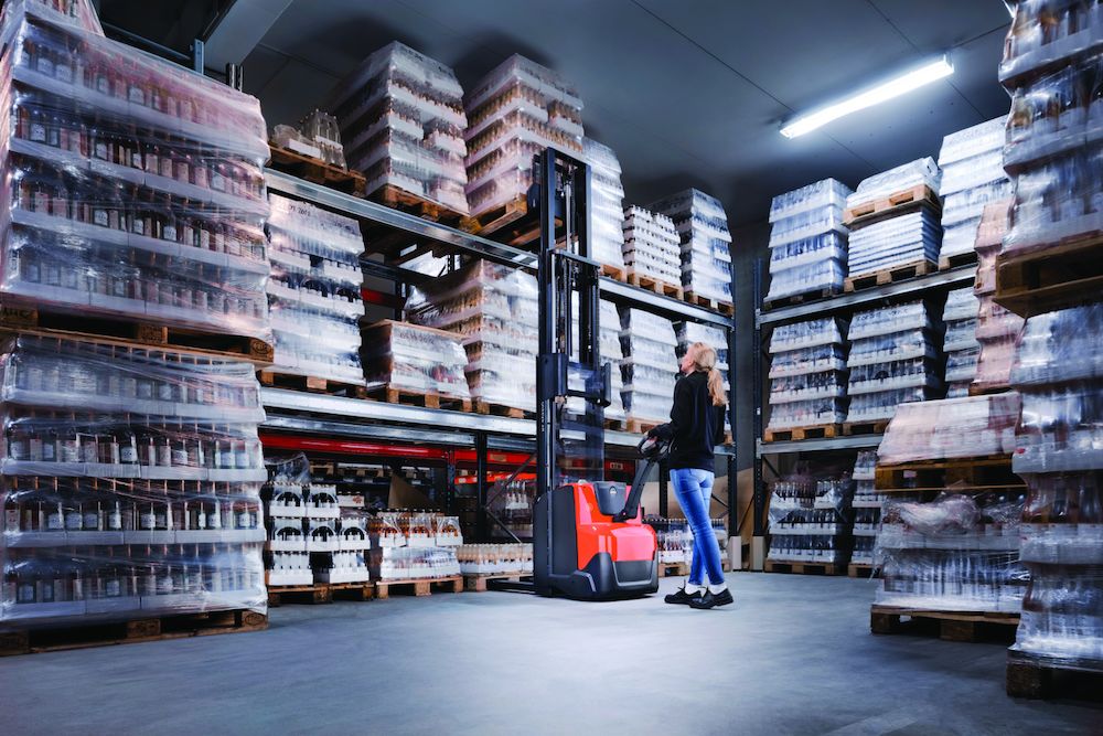 Stacker electric BT Staxio SWE120L si SWE140L