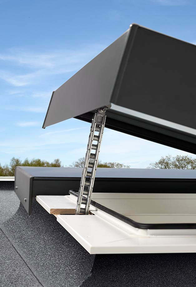 Luminator modular VELUX Commercial Linearlight cu modul de ventilatie