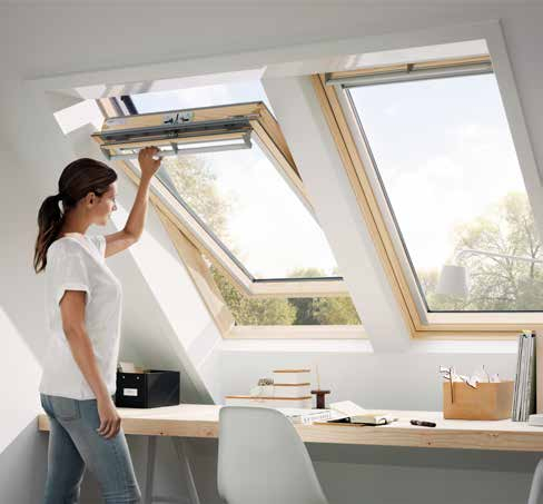 GGL 3068/3066 - Fereastra de mansarda Premium, din lemn, cu operare de sus