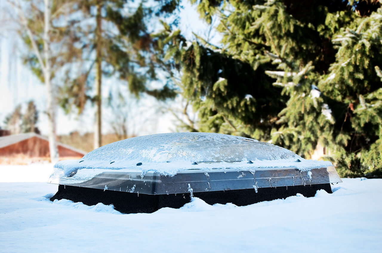 CFP, CVP, ISD - Fereastra VELUX cu cupola acrilica pentru acoperis terasa